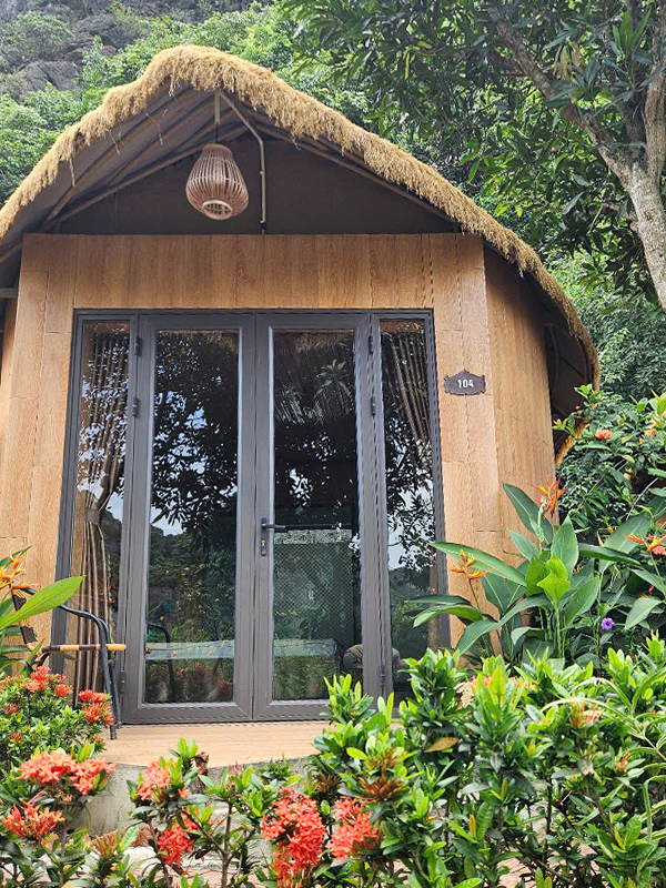 Bungalow 104 (1 giường 2m x 2.2m)